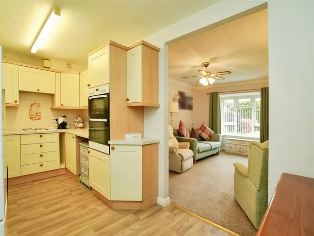 Greenshaw Drive, Wigginton, YO32, photo 3