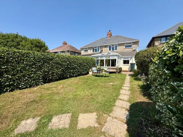 Photo 3 — Bessemer Road West, Swindon, Wiltshire, SN2 1ND
