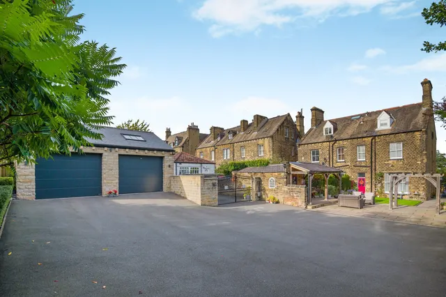 New North Road, Huddersfield, HD1, photo 2
