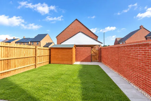 Moreton Road, MK18, photo 3