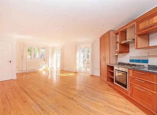 Photo 2 — Rodenhurst Road, Clapham, SW4