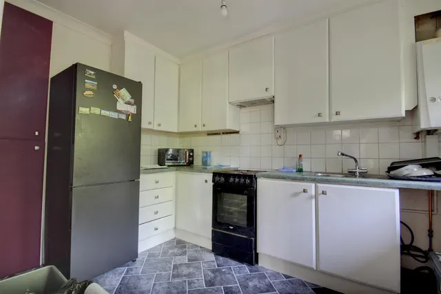 Photo 3 — Driffield Close, Cottingham