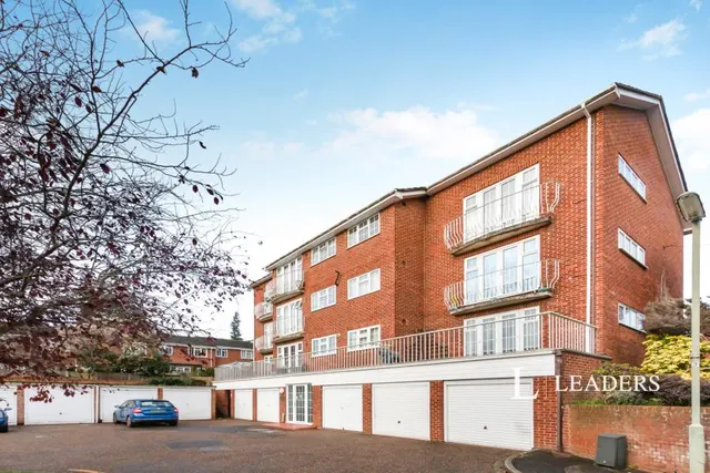 Belgrave Manor, Woking, GU22, photo 1