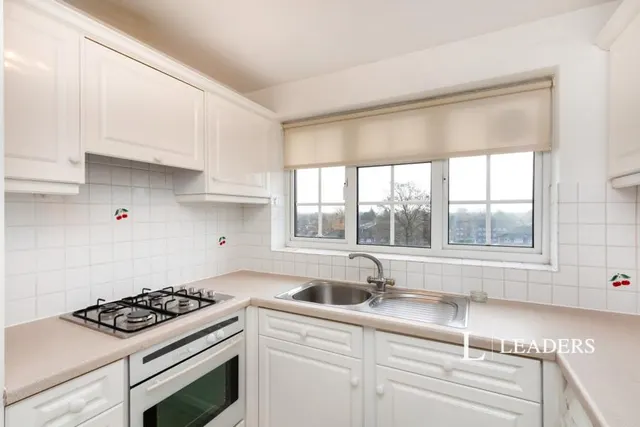 Belgrave Manor, Woking, GU22, photo 2