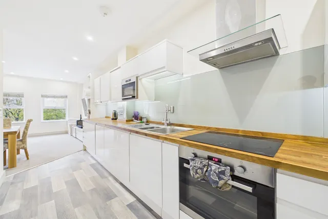 Coombe Lane, London, SW20, photo 2