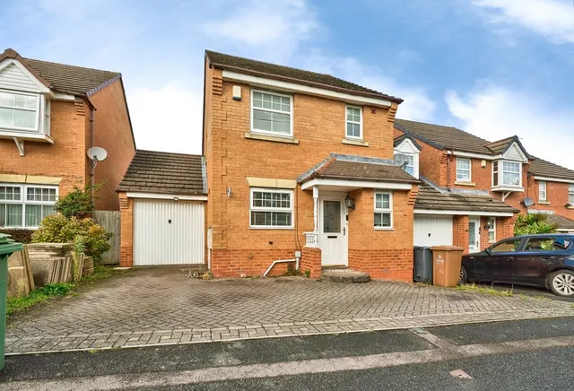 Alderley Crescent, Walsall, WS3, photo 1