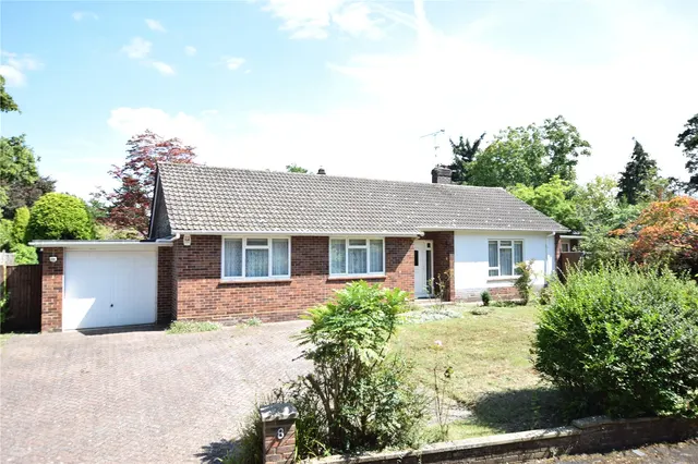 Carlyon Close, Farnborough, Hampshire, GU14 7BX, photo 1