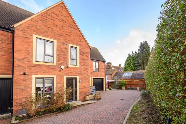 Hall Lane, Kettering, NN15, photo 1