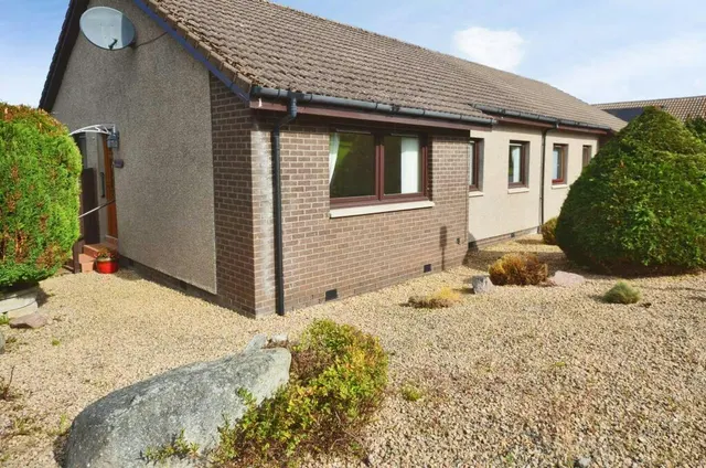 Tower Court, Westhill, IV2, photo 1