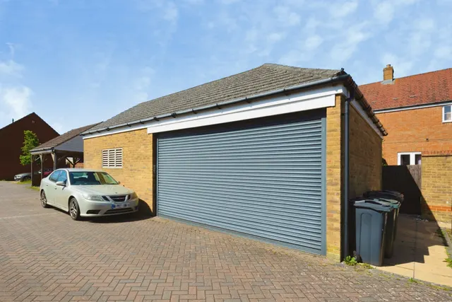 Finn Farm Road, Kingsnorth, TN25, photo 2