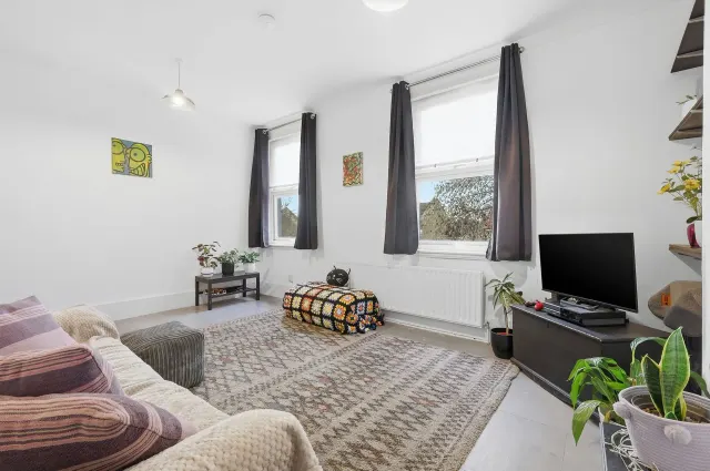 Photo 3 — Grange Park Road, Leyton, E10