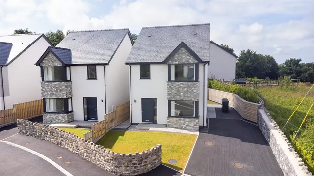 Gwalchmai, Holyhead, photo 1