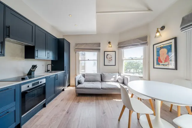 Photo 2 — Battersea Park Road, Battersea, London, SW11