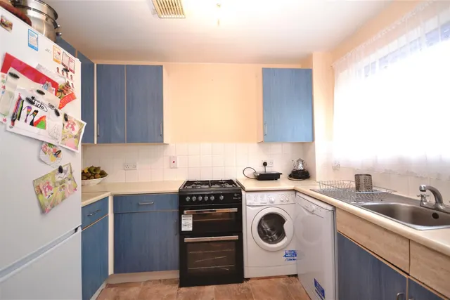 Photo 2 — Lisbon Close, London, Greater London E17 5YB