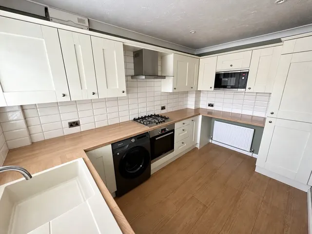 Frimley Green, Camberley, photo 2