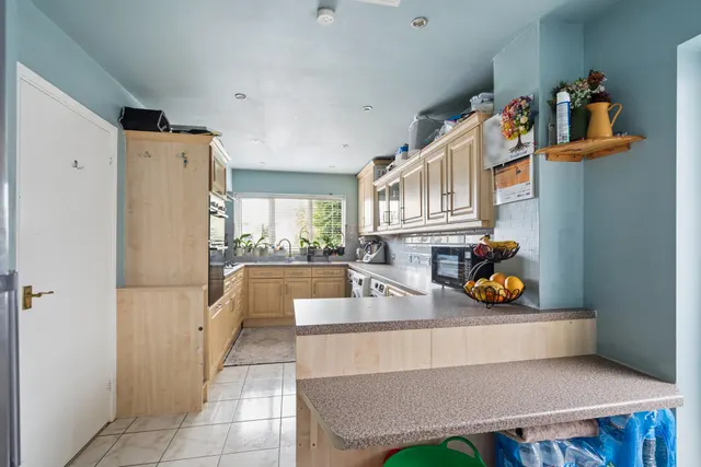Photo 3 — Upper Tail, Watford, Watford, WD19 5DF
