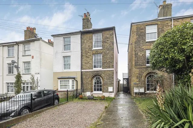 Gravesend, DA12 1LA, photo 1