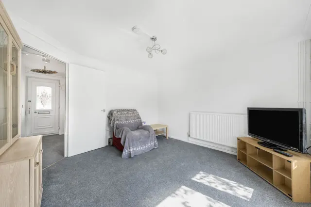 Photo 2 — Dexter Avenue, Oldbrook, Milton Keynes, Buckinghamshire, MK6 2RZ