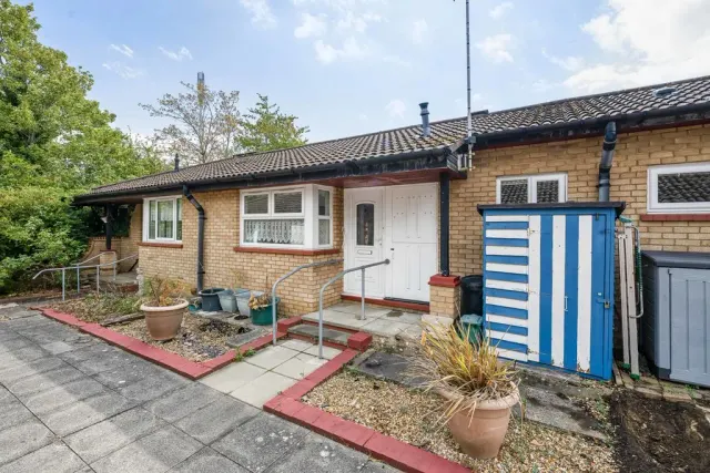 Dexter Avenue, Oldbrook, Milton Keynes, Buckinghamshire, MK6 2RZ, photo 1
