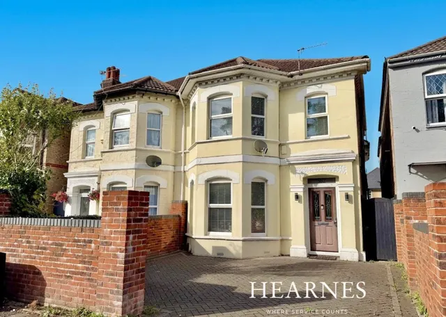 Poole Road, BH12, photo 2