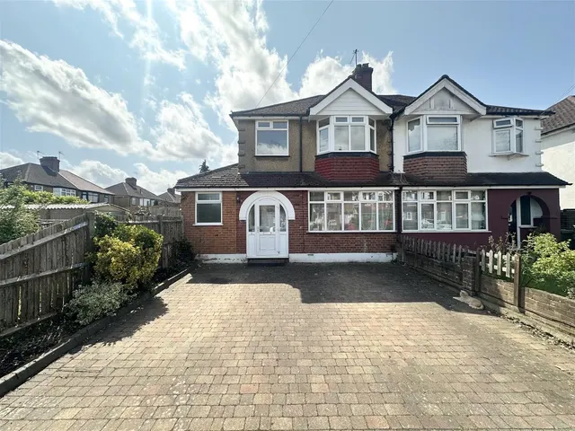 Meadow Road, Watford, photo 1