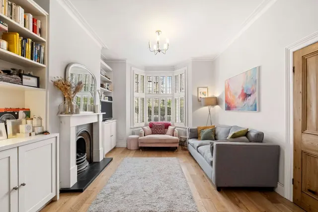 Photo 3 — Hydethorpe Road, London, SW12 0JD