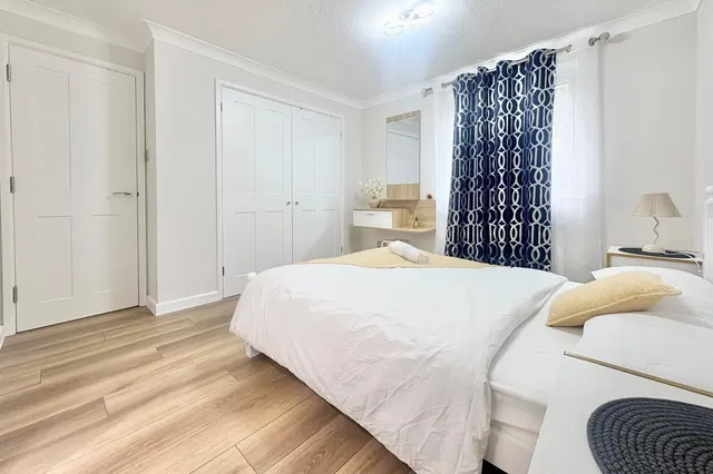 Photo 3 — Weydon Lane, Farnham, Surrey, GU9 8UY