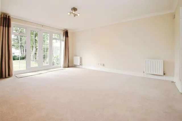 Photo 2 — Hanover Court, 432 Uxbridge Road, Pinner