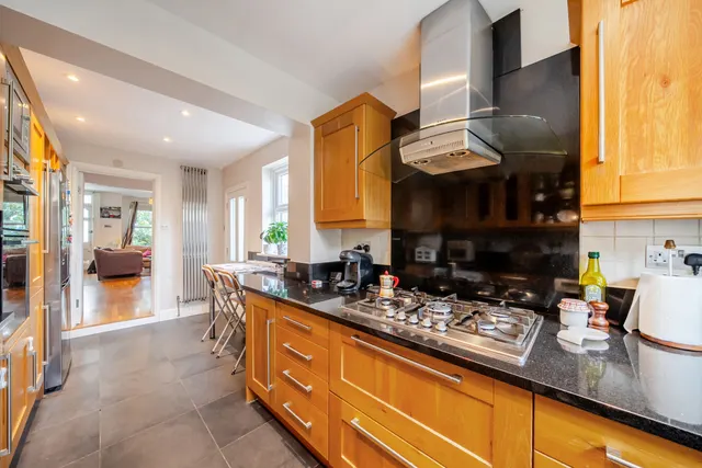Marlborough Road, London, SW19, photo 3