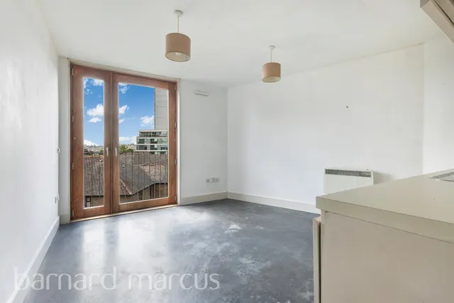 Garratt Lane, London, SW18, photo 2