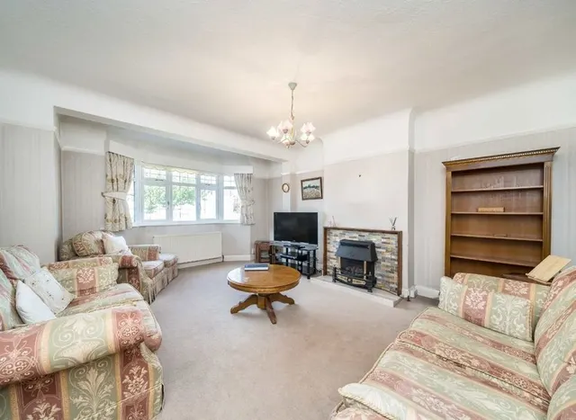 Photo 3 — Crescent Way, Streatham, SW16