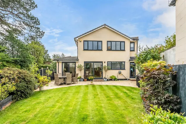 Virginia Close, Ashtead, KT21, photo 3