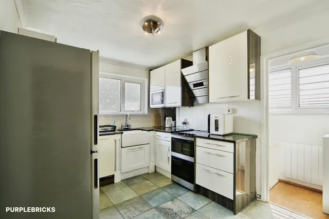 Queens Park Road, Romford, RM3, photo 1