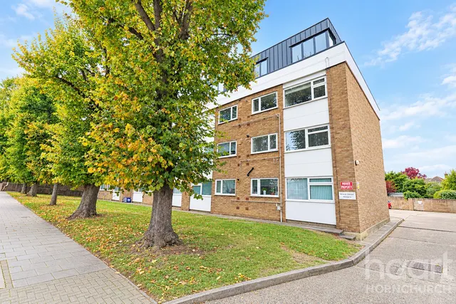 1 bedroom flat, Upminster Road, Hornchurch, RM11