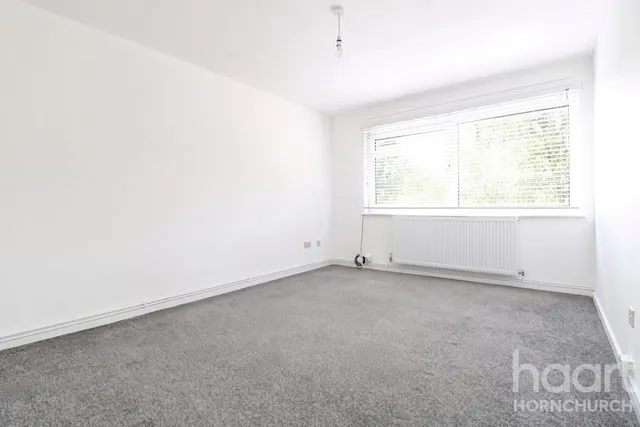 Upminster Road, Hornchurch, RM11, photo 3
