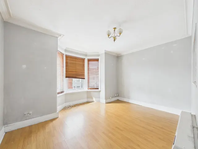 Hewett Rd, North End, PO2, photo 2