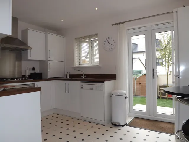 Airborne Drive, Derriford, PL6, photo 2