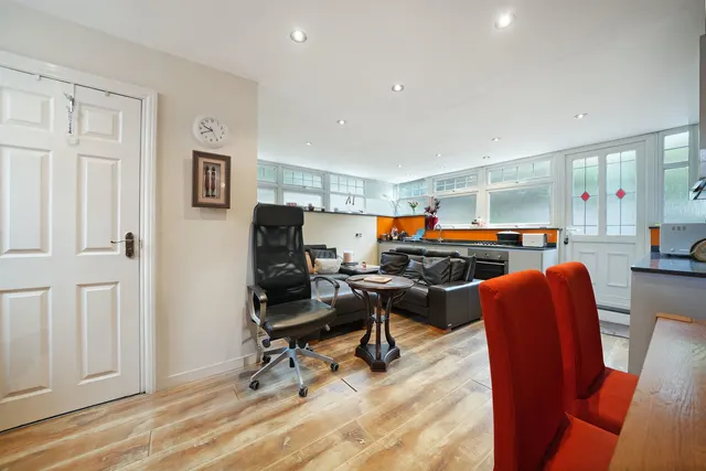 Photo 2 — Arlington Green, Mill Hill East, NW7 1GW