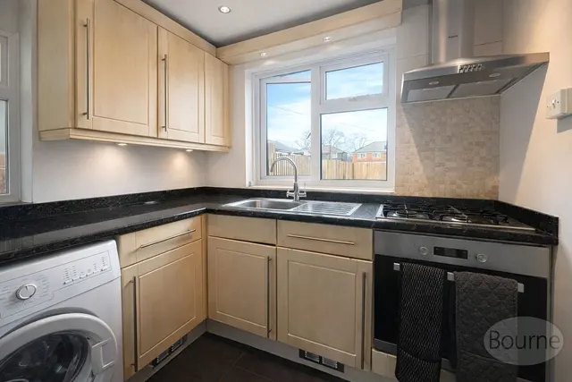 Lyfield, Oxshott, KT22, photo 3