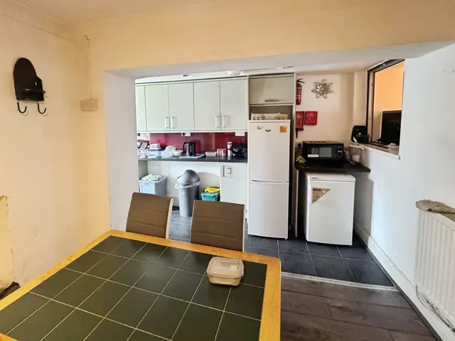 King Street, Pontypridd, CF37, photo 3