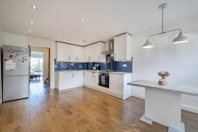Maycock Grove, Northwood, HA6, photo 1