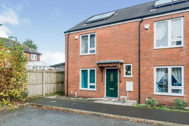 Bowstone Rise, Bolton, BL3 1UJ, photo 1