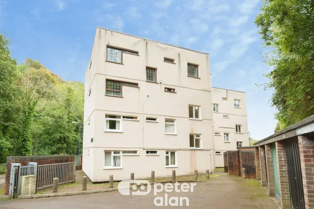 Afon Court Pontypool, NP4, photo 1