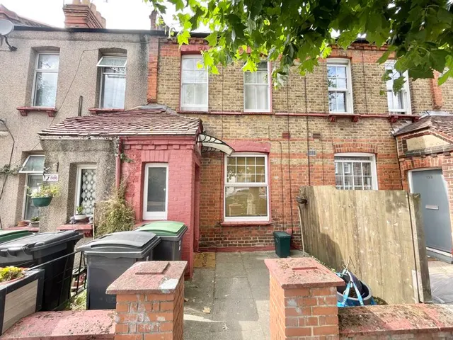Photo 2 — Moselle Avenue, London N22 6EU