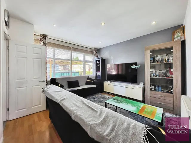 Tennyson Road, Reddish, SK5, photo 3