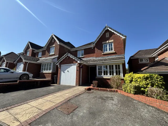 Longmore Close, B73, photo 1