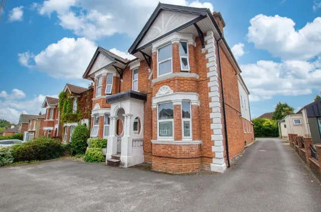 130 Portsmouth Road, Woolston, Southampton, Hampshire, SO19 9AP, photo 1