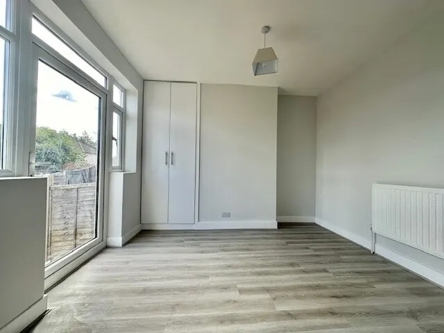 Frizlands Lane, RM10, photo 2