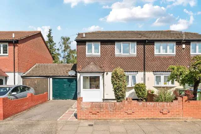 Campion Place, SE28, photo 1