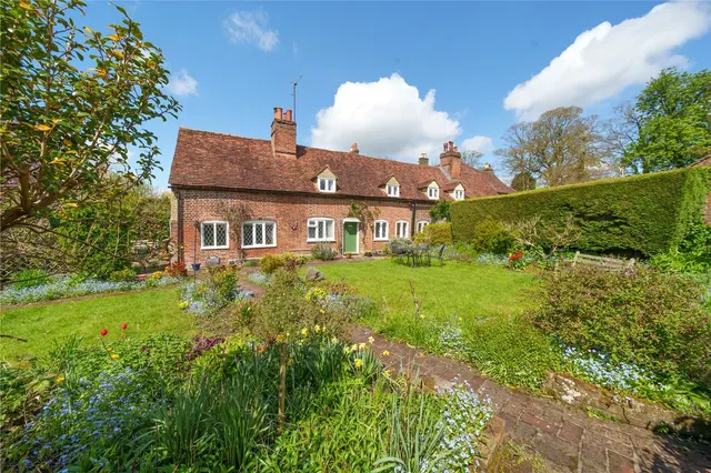 Upper Highway, Kings Langley, WD4, photo 1